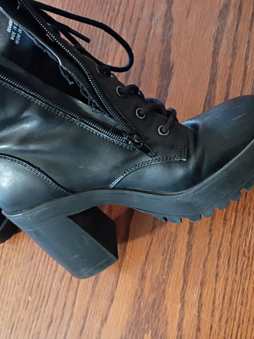 Women's Lace up Boots - Picture 8 of 10